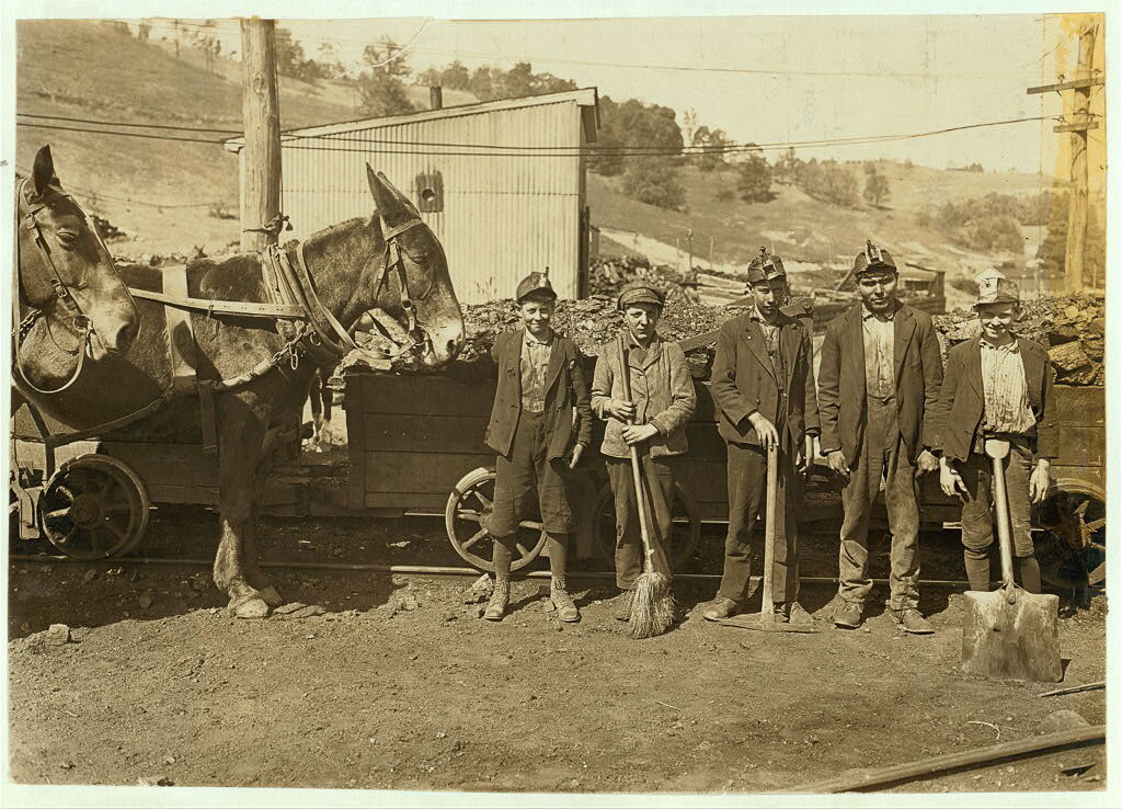  Tipple boy and drivers, Grafton, West Virginia, 1908 Source: Heinz History Center 