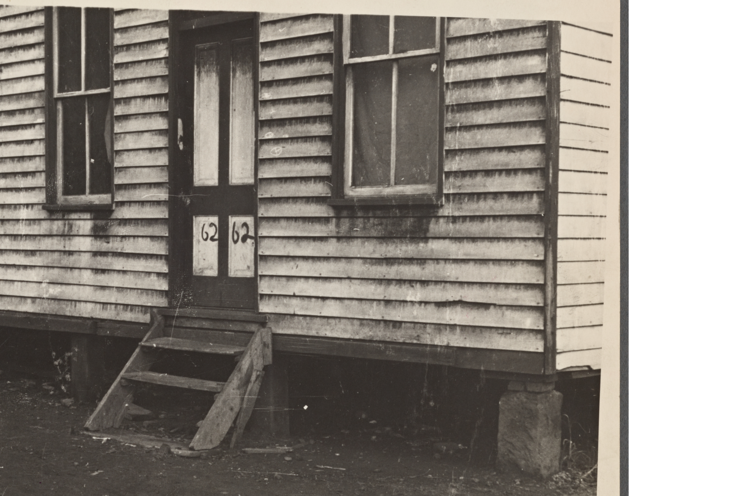  A 1938 photograph showing a coal-stained house in Scotts Run (Monongalia County), West Virginia. Source: The New York Public Library 